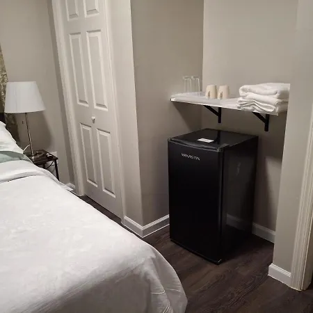Two-Bedroom Home Private Parking 25 Min To Nyc